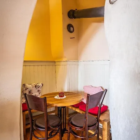 Pensión Nostalgia 2*